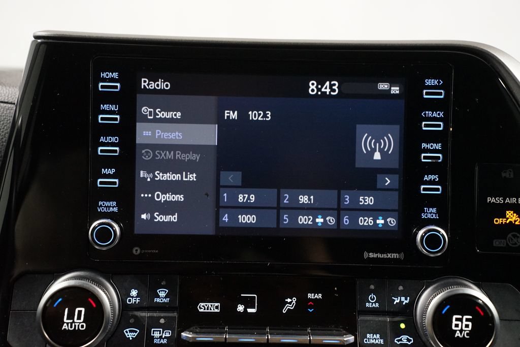 Used 2021 Toyota Highlander L FWD image 16