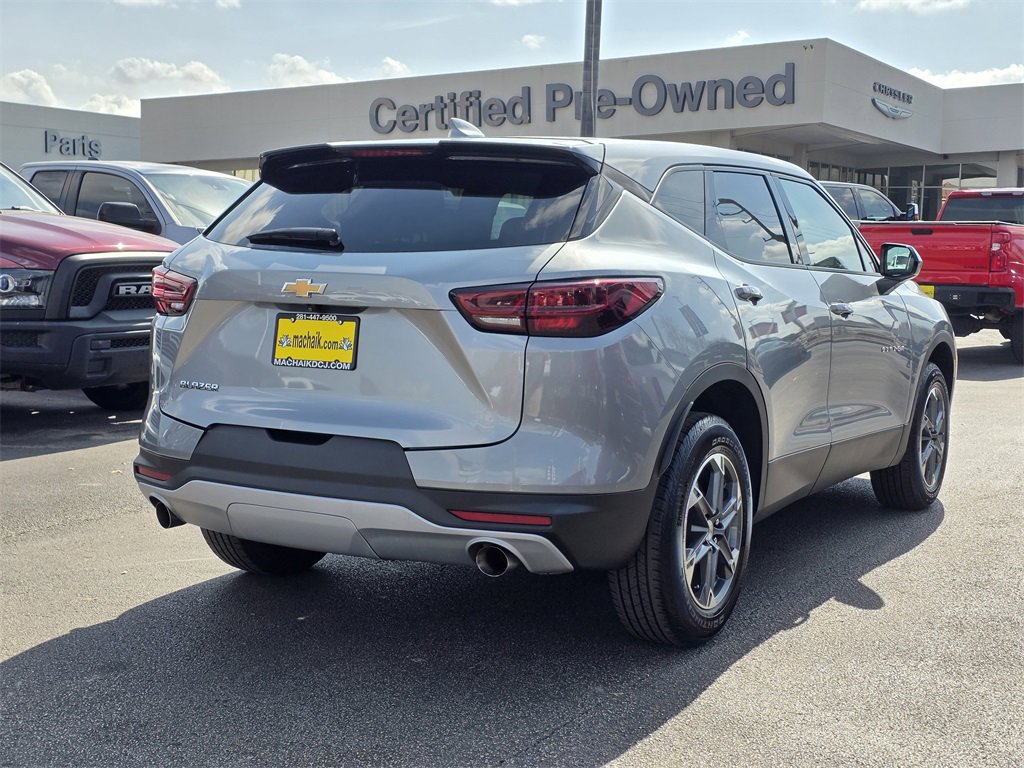 Used 2025 Chevrolet Blazer LT image 4