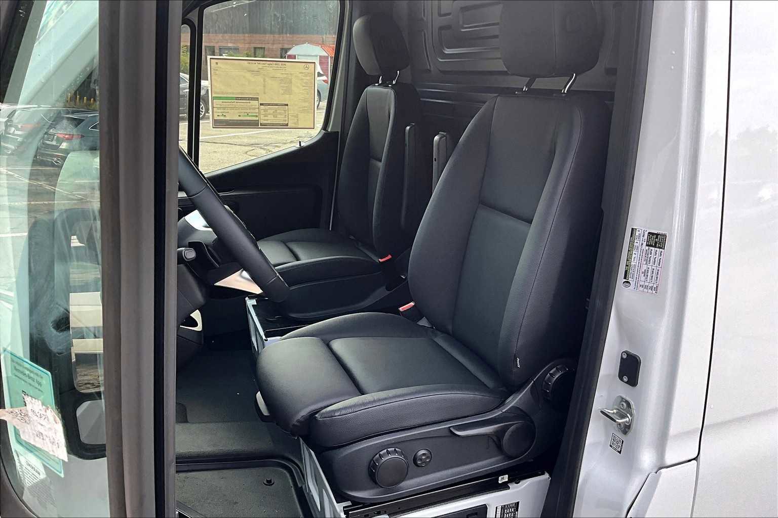 New 2025 Mercedes-Benz Sprinter 2500 image 13
