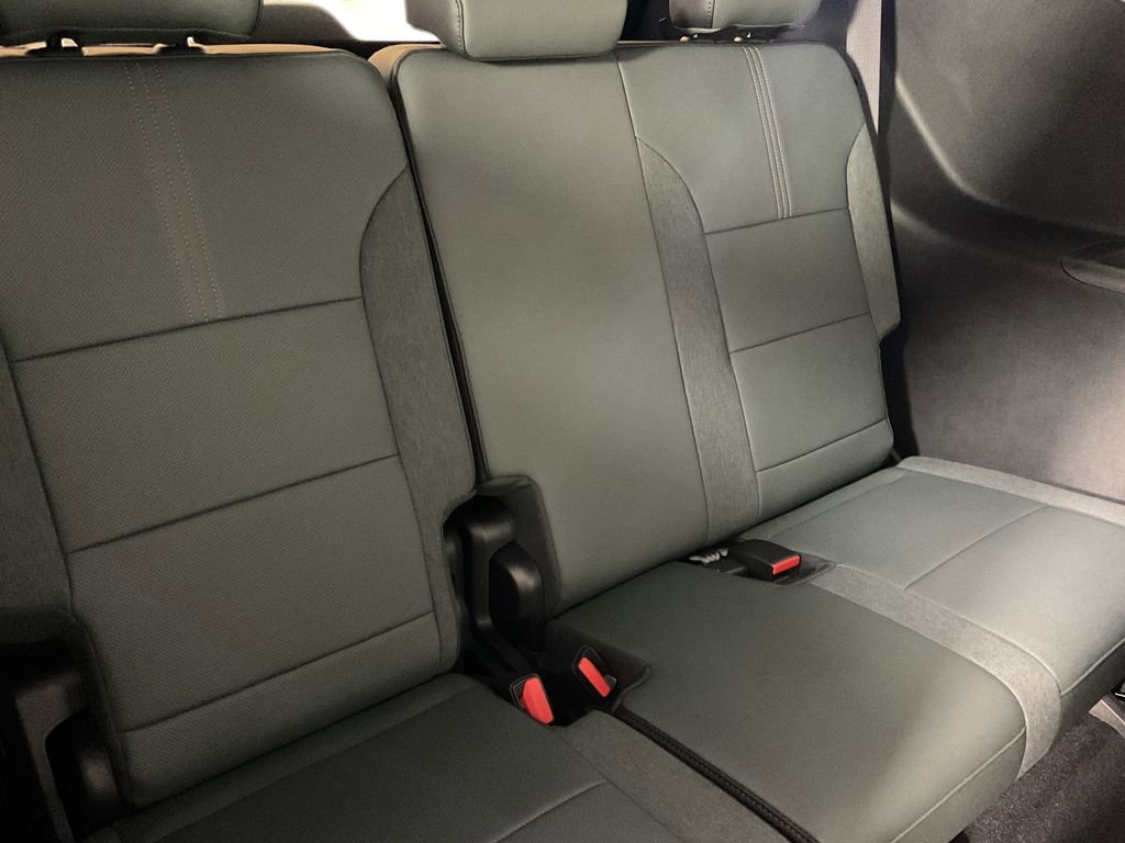 Used 2025 GMC Acadia AT4 image 23