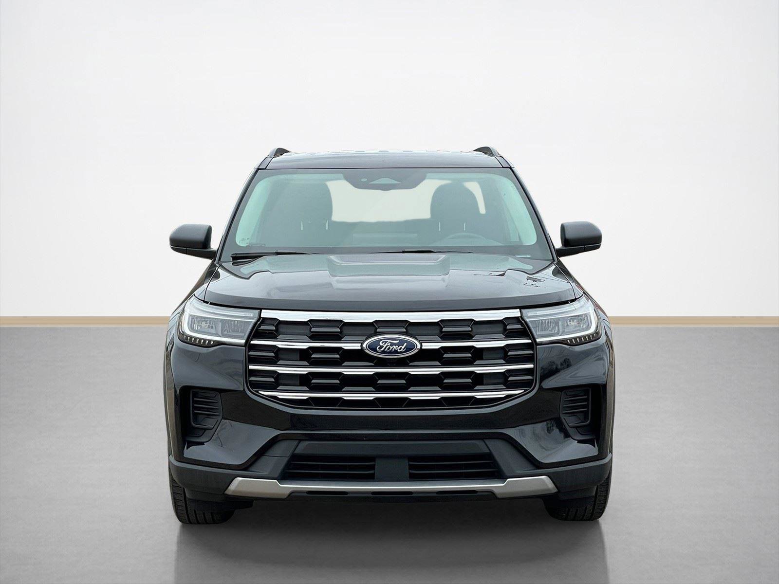Used 2025 Ford Explorer Active image 2