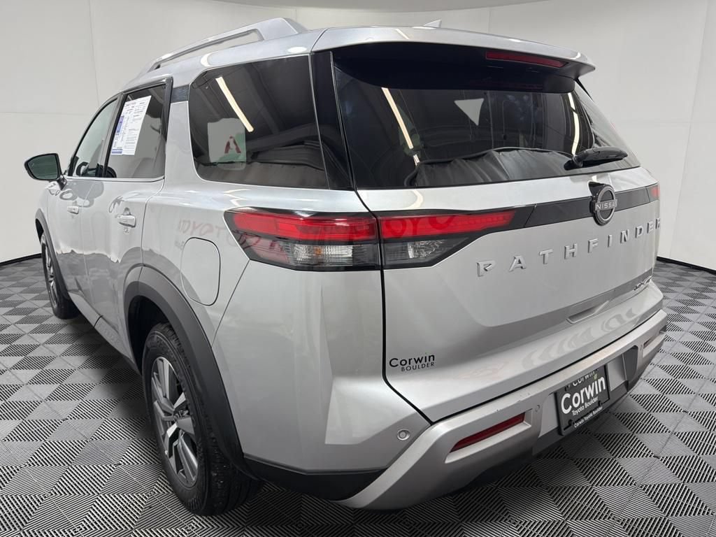Used 2025 Nissan Pathfinder SL AWD/4WD image 4