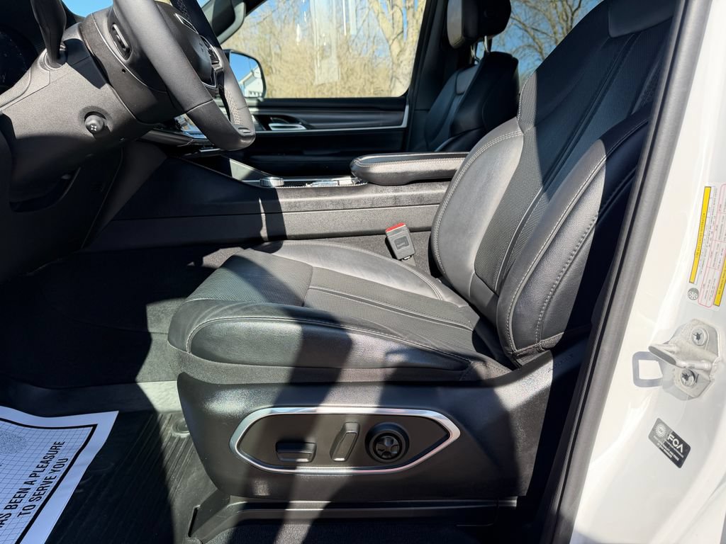 Used 2023 Jeep Wagoneer Series III w/ Premium Group I AWD/4WD image 19