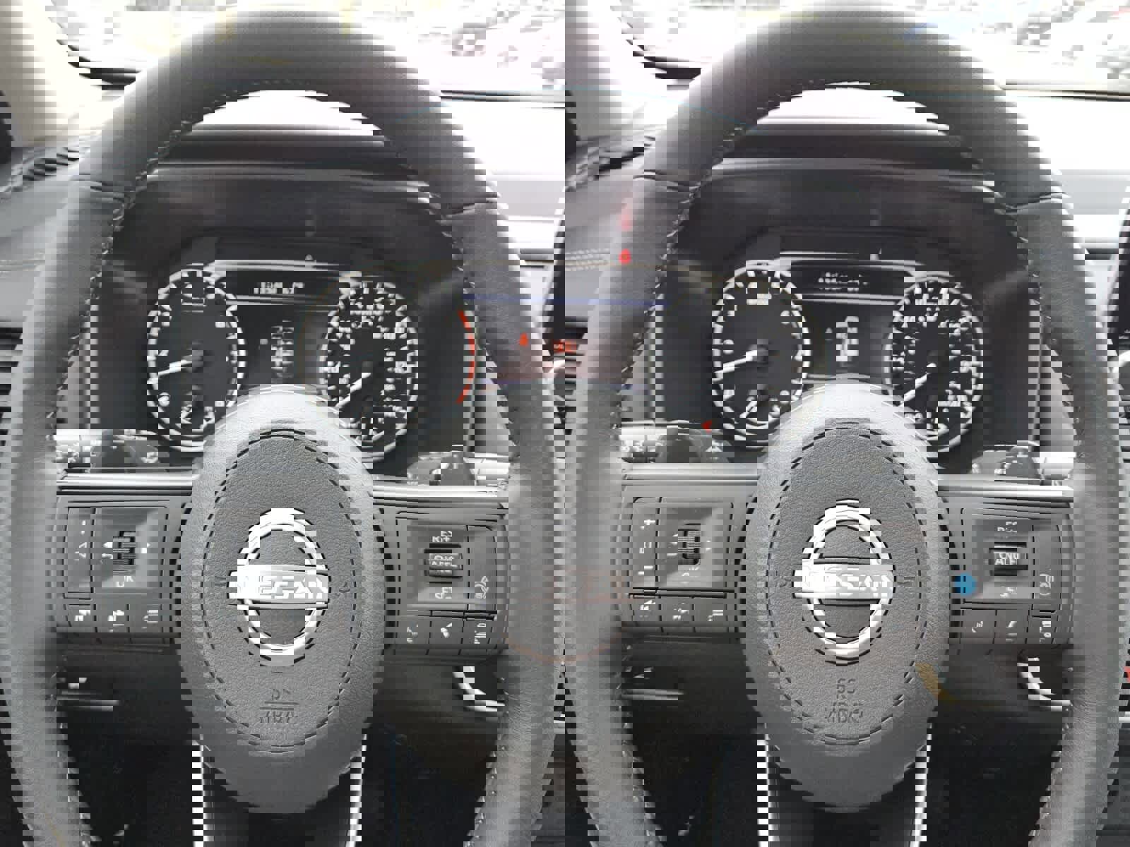 Used 2024 Nissan Rogue SV w/ SV Premium Package image 11