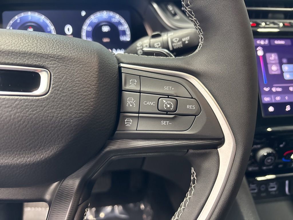 New 2025 Jeep Grand Cherokee Altitude image 16