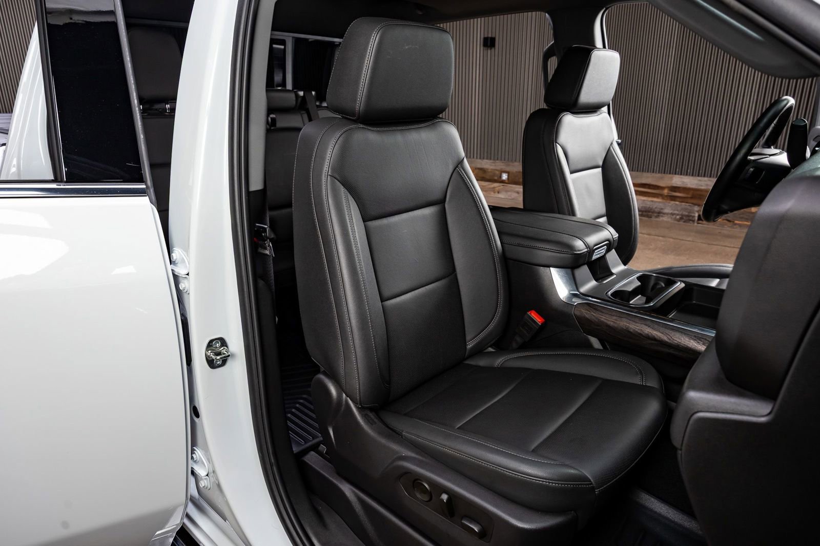 Used 2025 Chevrolet Silverado 3500 LTZ w/ LTZ Plus Package image 30