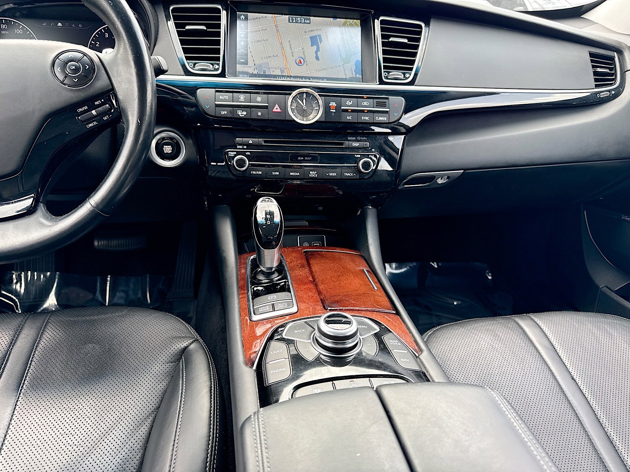 Used 2017 Kia K900 Luxury image 19