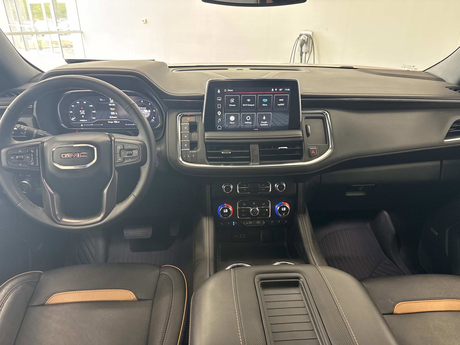 Used 2023 GMC Yukon XL AT4 w/ AT4 Premium Package AWD/4WD image 17