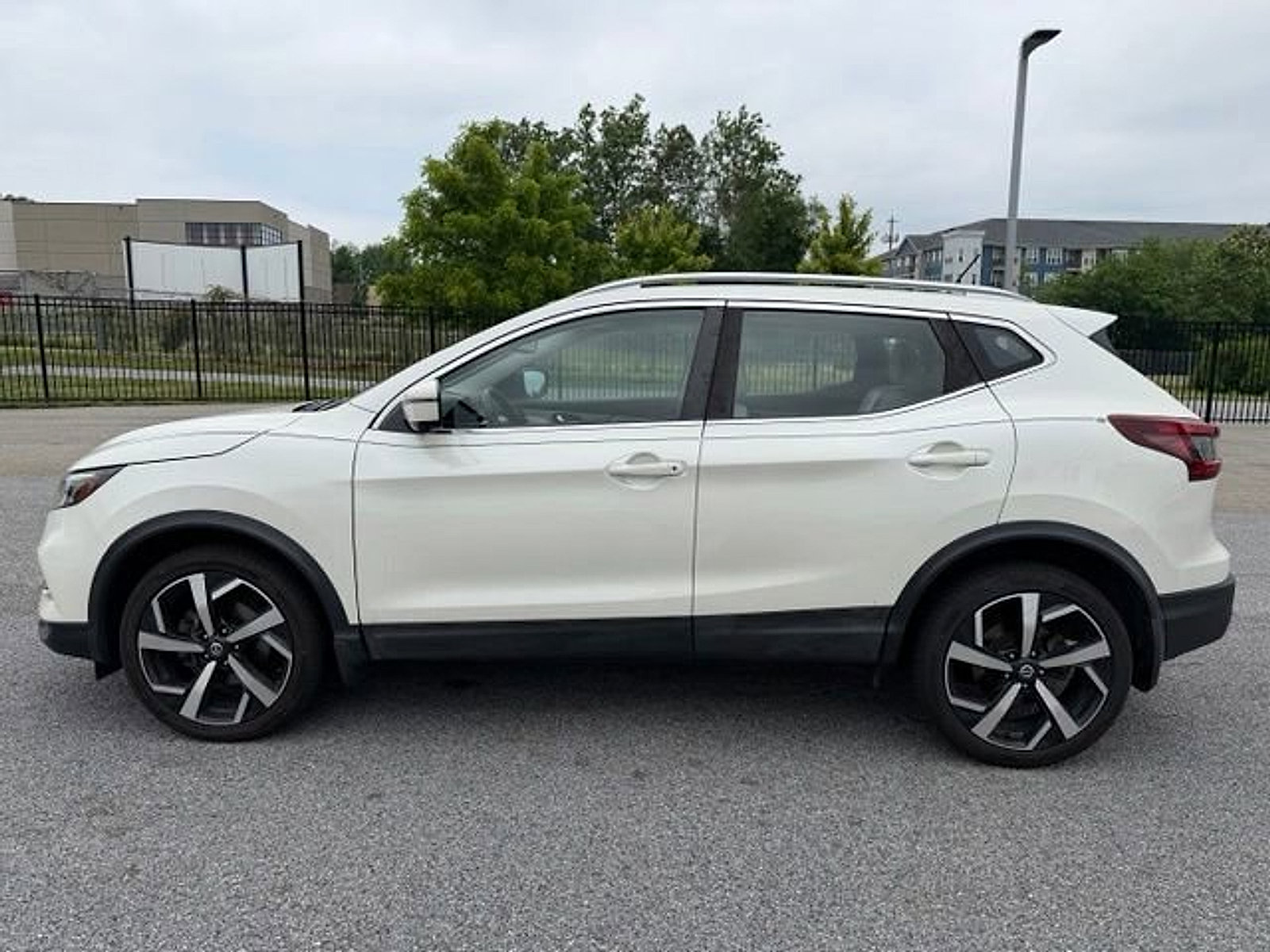 Used 2020 Nissan Rogue Sport SL w/ Premium Package AWD/4WD image 4