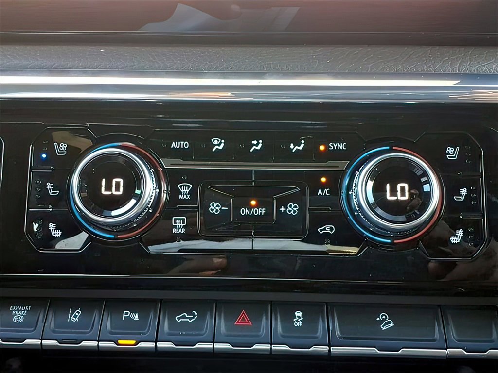 Used 2024 GMC Sierra 2500 Denali w/ Denali Reserve Package image 12