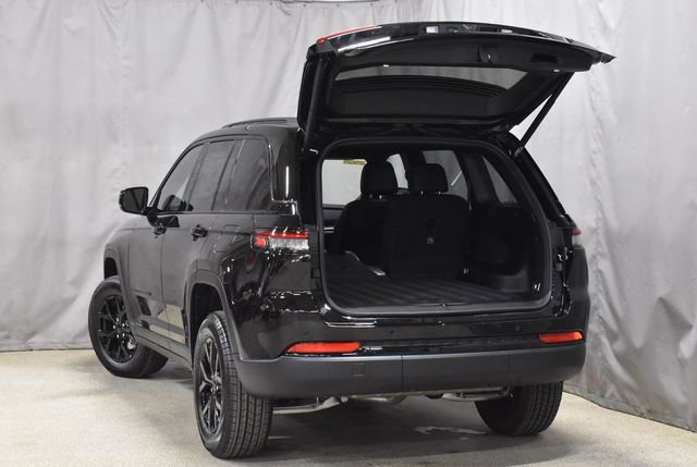 New 2025 Jeep Grand Cherokee Altitude image 32