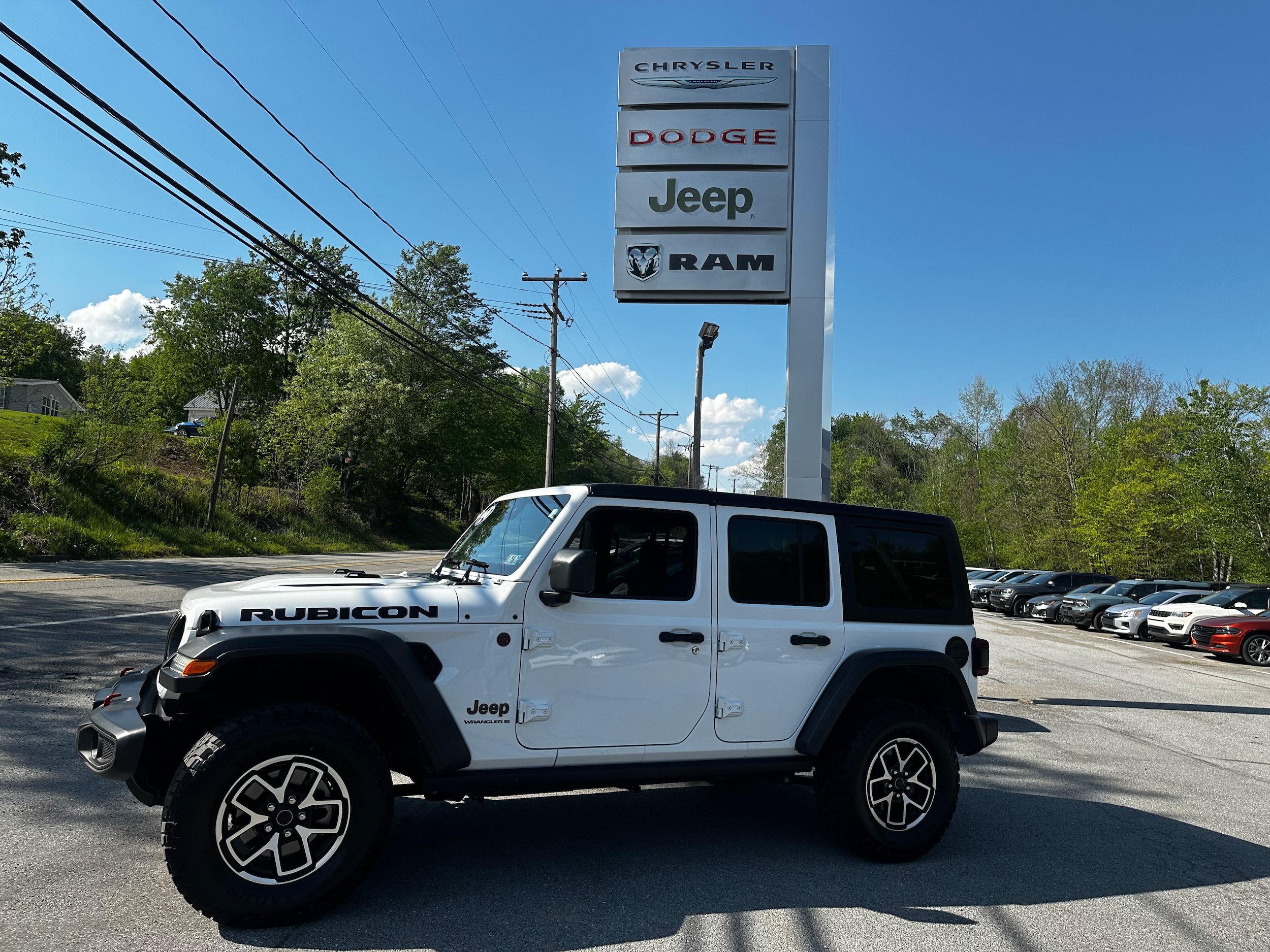 Used 2024 Jeep Wrangler Unlimited Rubicon AWD/4WD image 32