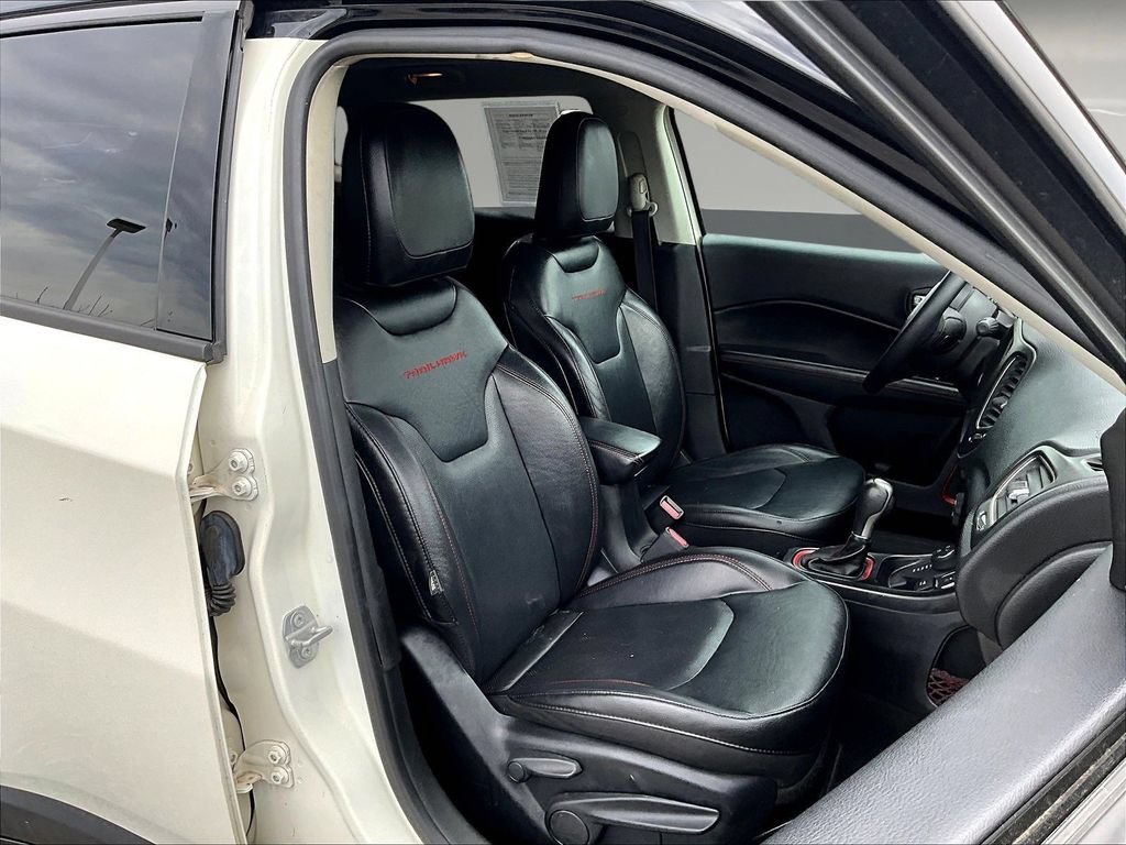 Used 2018 Jeep Compass Trailhawk w/ Leather Interior Group AWD/4WD image 32