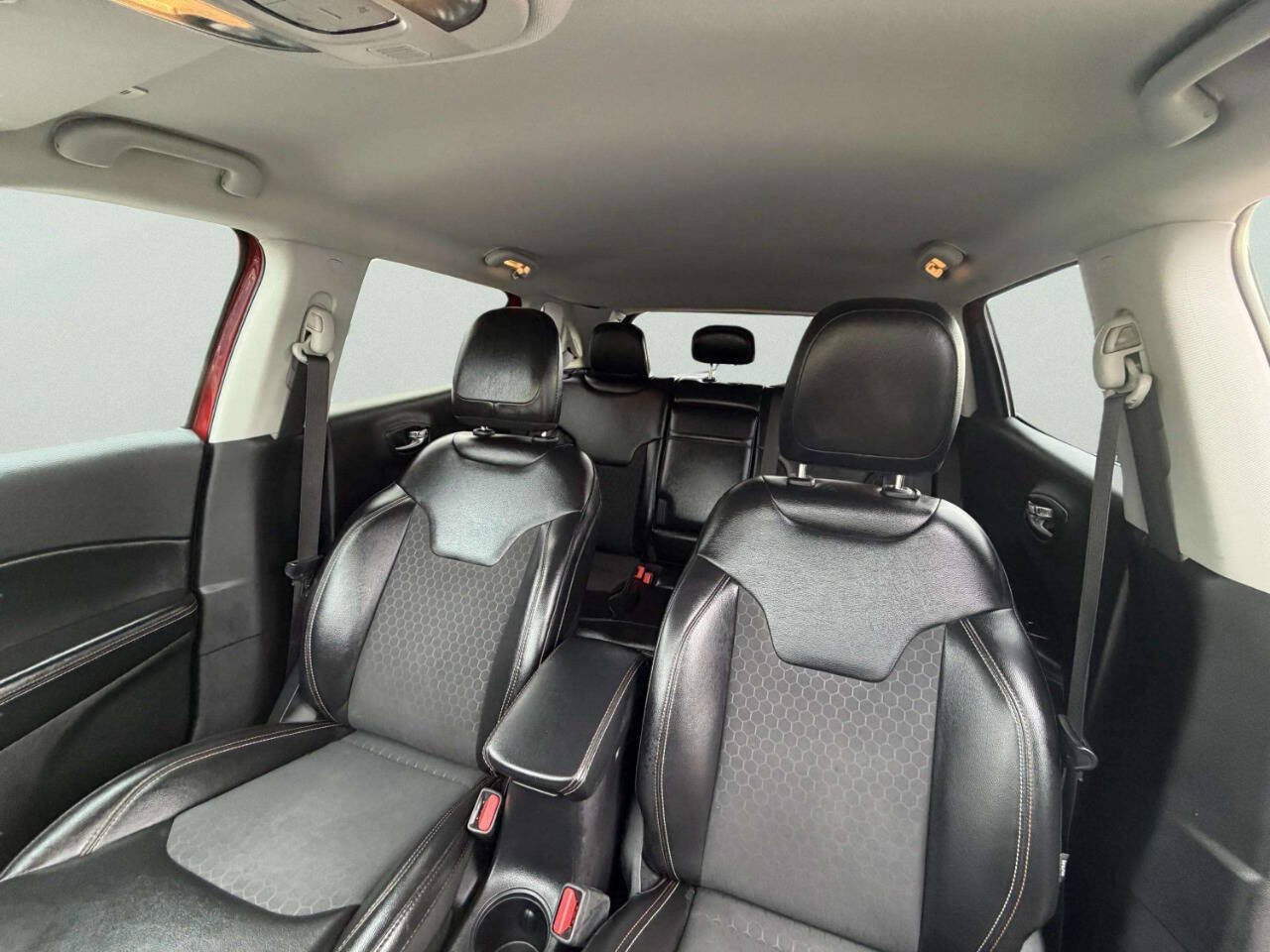 Used 2019 Jeep Compass Latitude AWD/4WD image 13