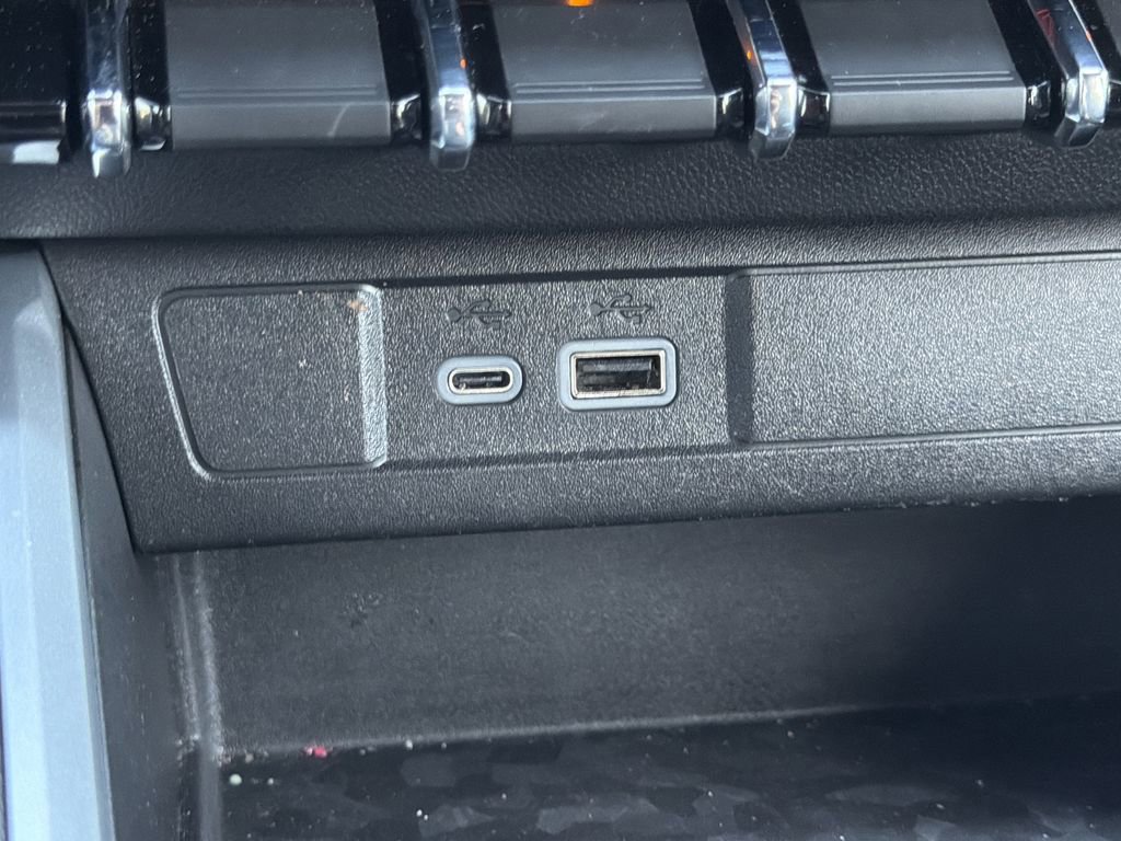 Used 2024 Chevrolet Colorado LT w/ LT Convenience Package image 7