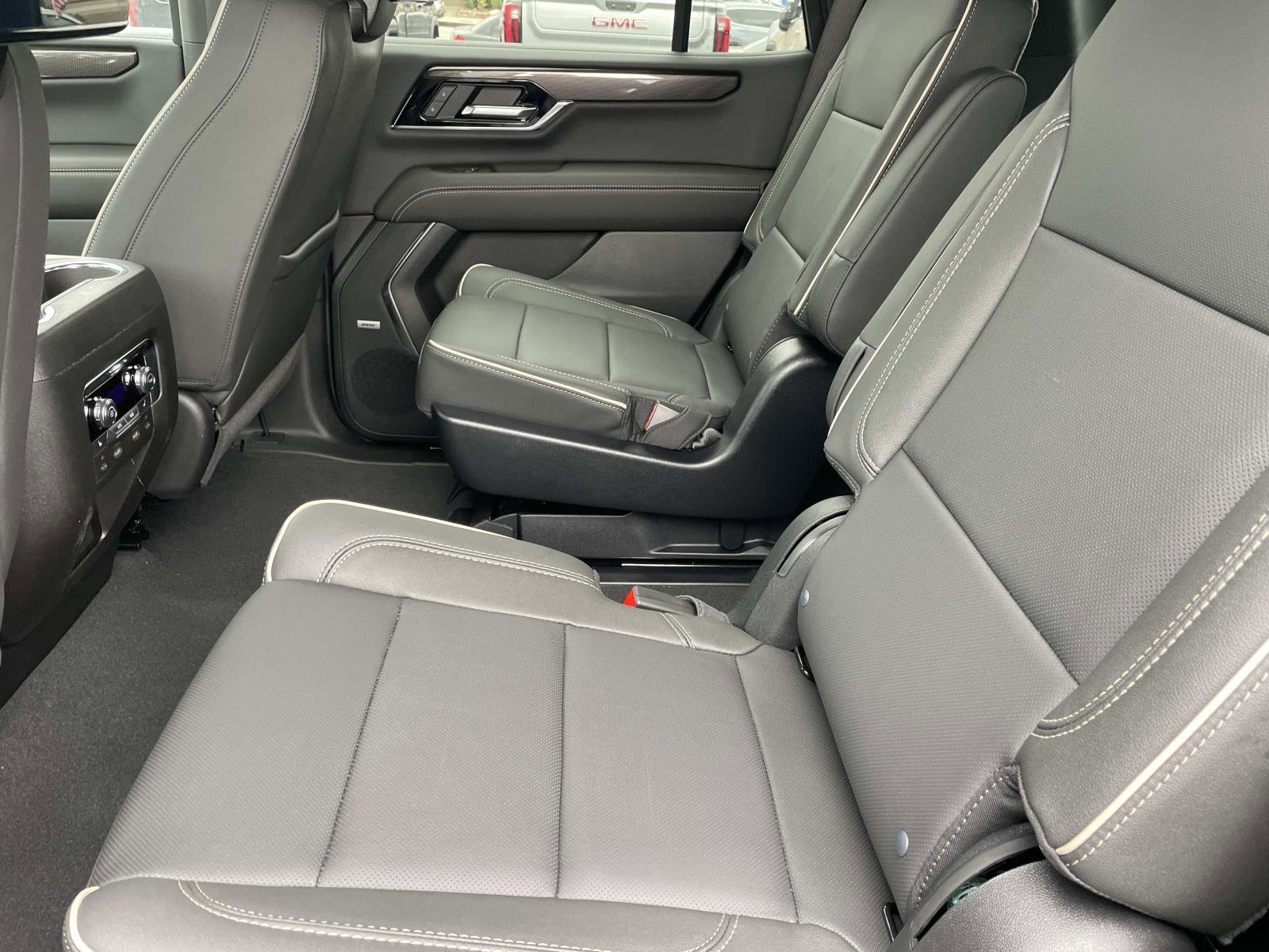New 2026 GMC Yukon Elevation w/ Elevation Premium Package RWD image 24