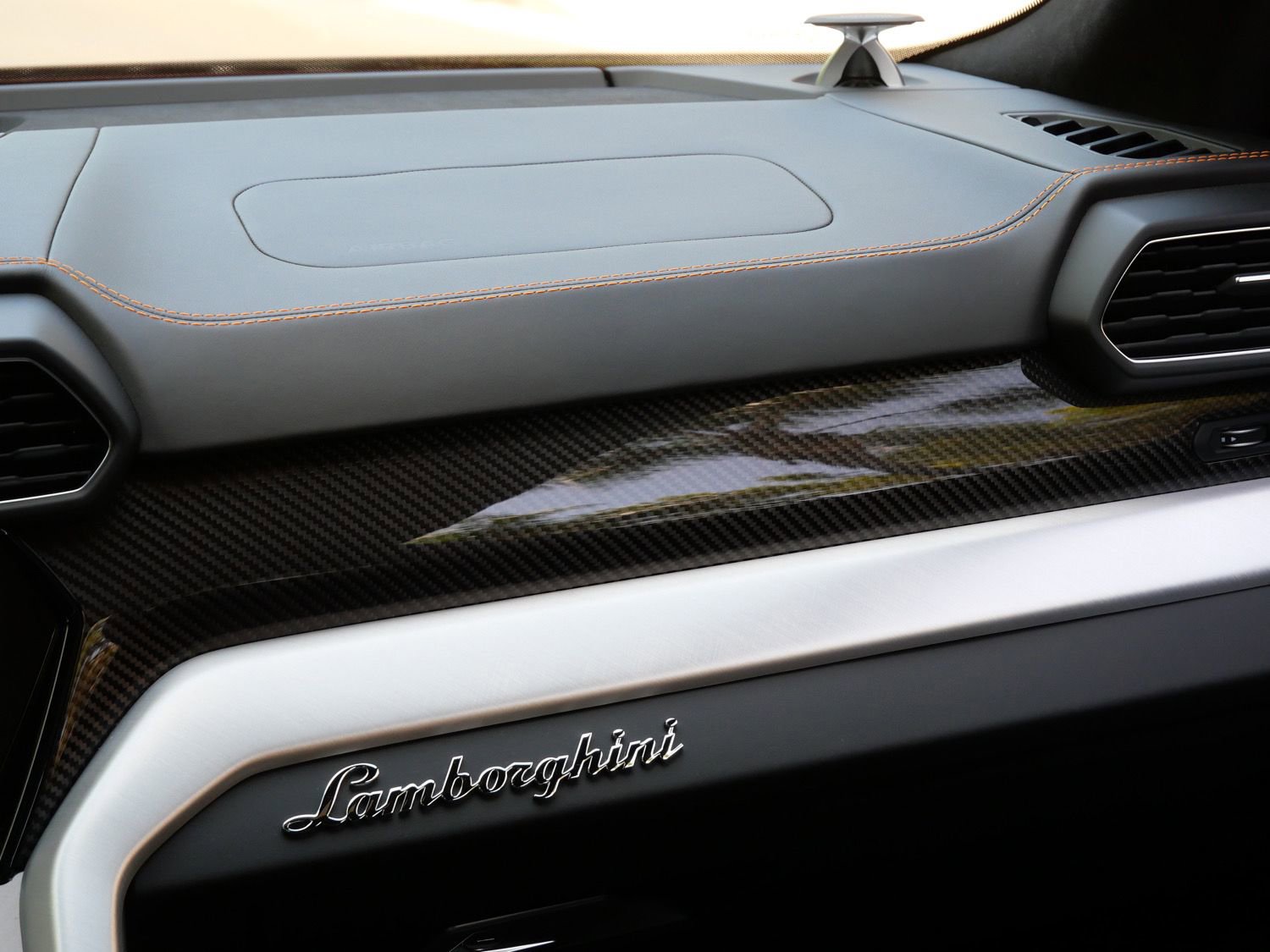 Used 2021 Lamborghini Urus AWD/4WD image 26