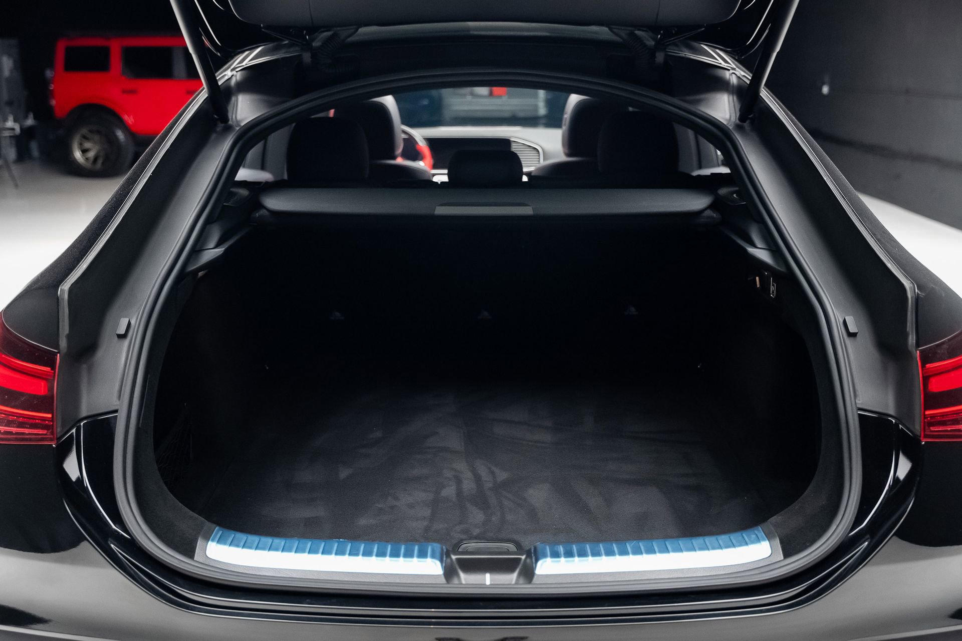 Used 2025 Mercedes-Benz GLE 53 AMG 4MATIC Coupe w/ AMG Night Package image 81