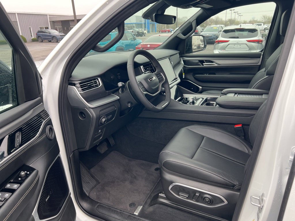New 2026 Jeep Grand Wagoneer Limited AWD/4WD image 13