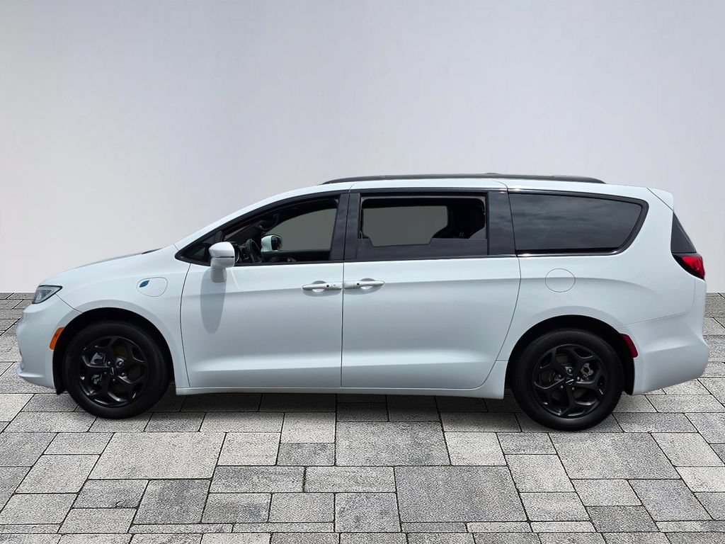 Used 2021 Chrysler Pacifica Limited w/ S Appearance Package FWD image 4