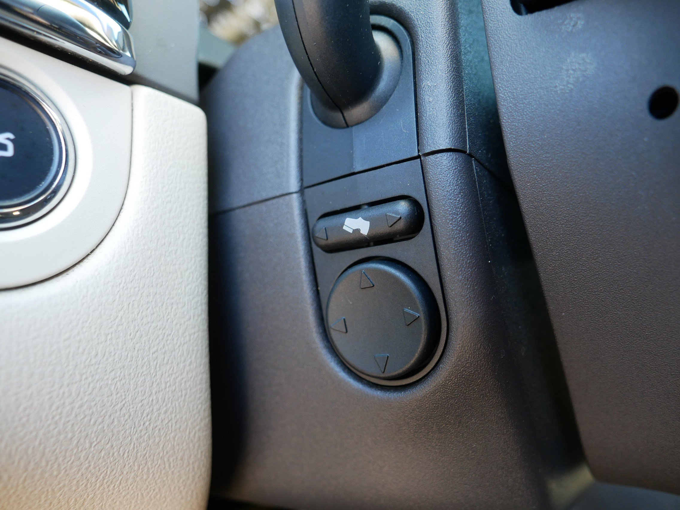 Used 2015 Lincoln MKS w/ Equipment Group 101A image 36