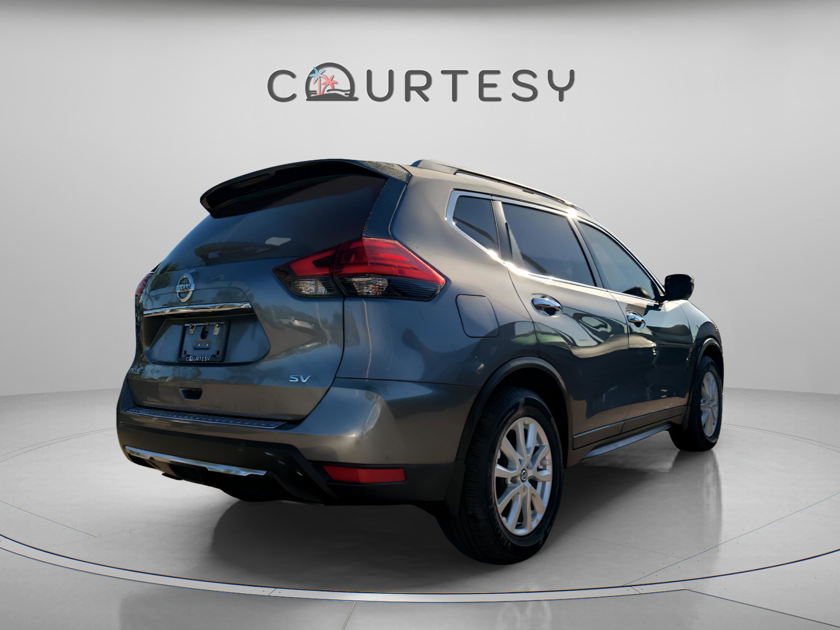 Certified 2017 Nissan Rogue SV image 5