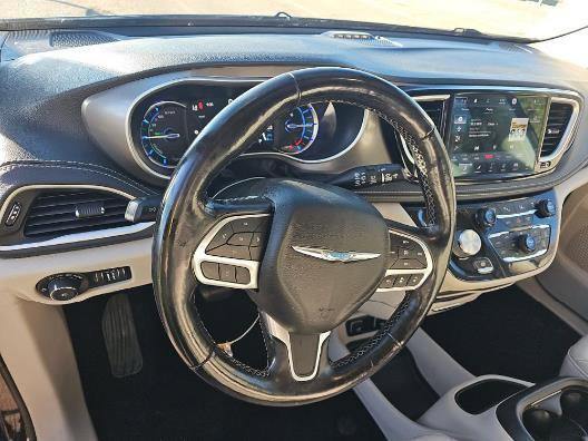 Used 2021 Chrysler Pacifica Touring-L image 11