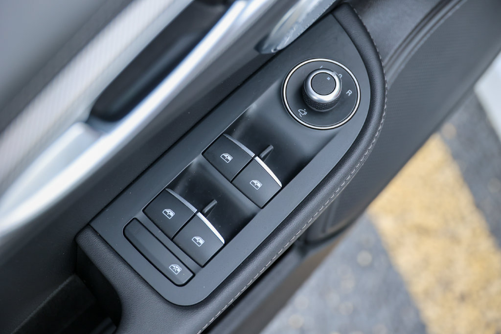 Used 2024 Alfa Romeo Giulia Veloce RWD image 5