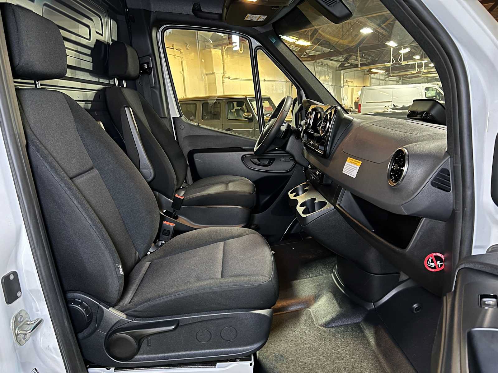 Used 2025 Mercedes-Benz Sprinter 2500 image 10
