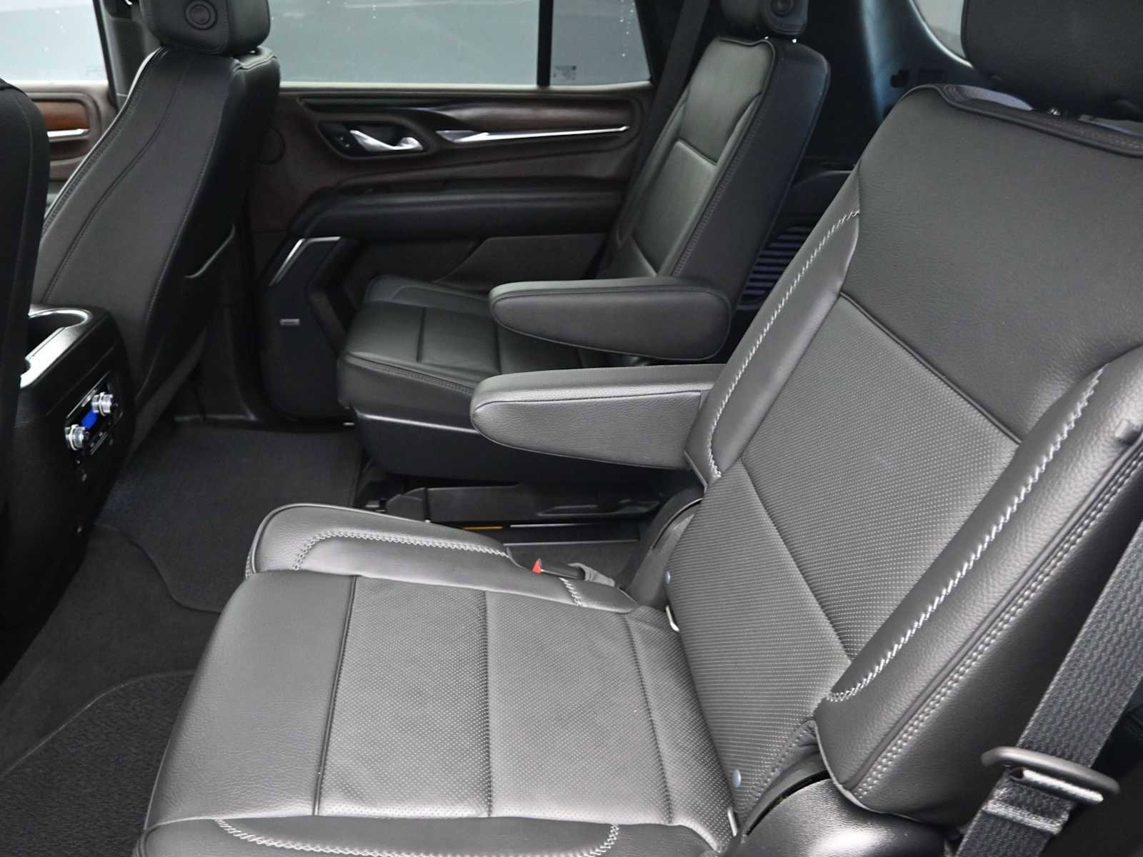 Used 2021 GMC Yukon Denali w/ Advanced Technology Package image 22