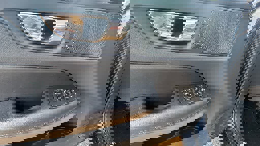 Used 2023 Volvo S60 B5 Plus w/ Climate Package image 15