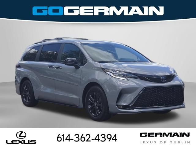 Used 2025 Toyota Sienna XSE w/ XSE Plus Package AWD/4WD image 6