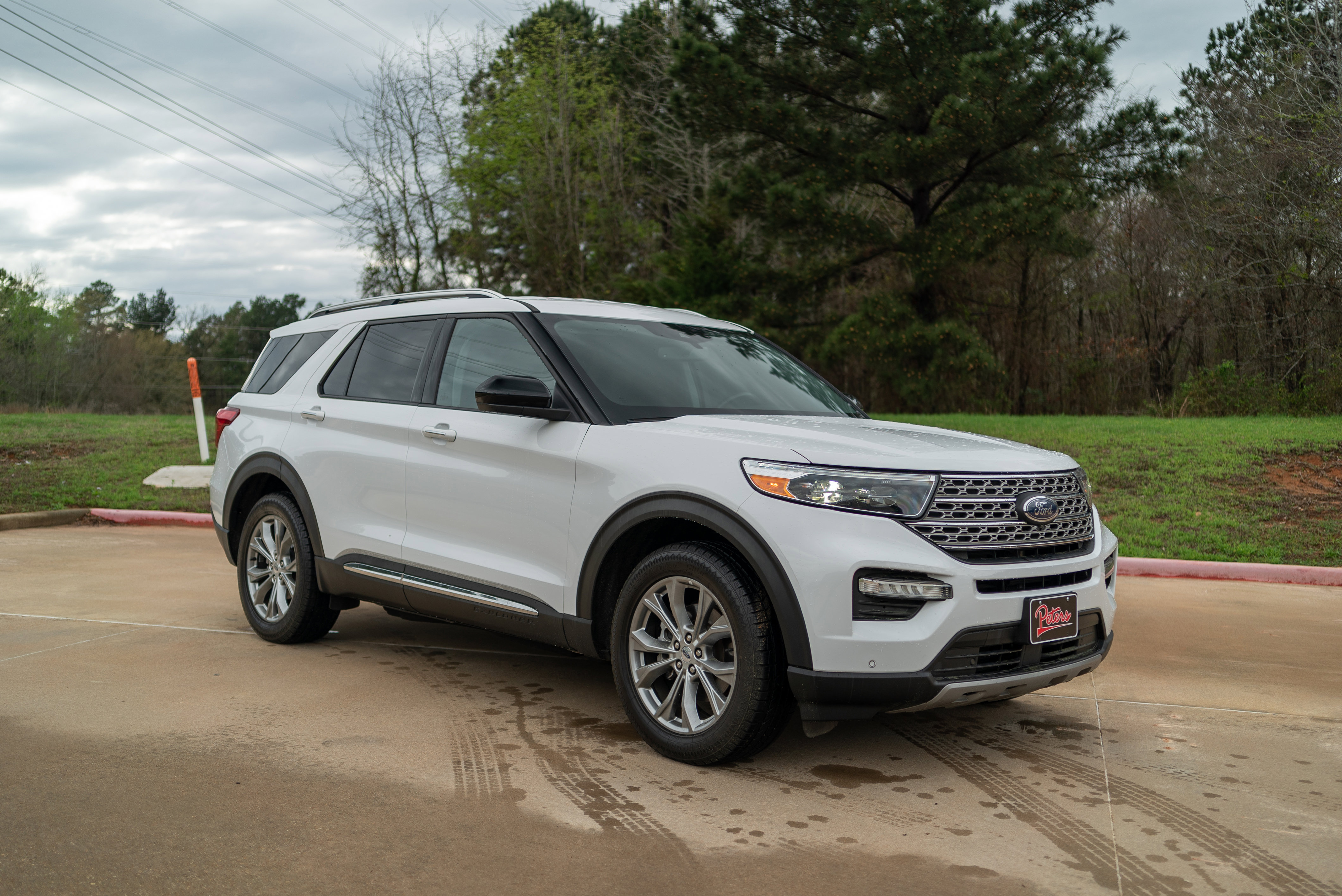 Used 2023 Ford Explorer Limited AWD/4WD image 3