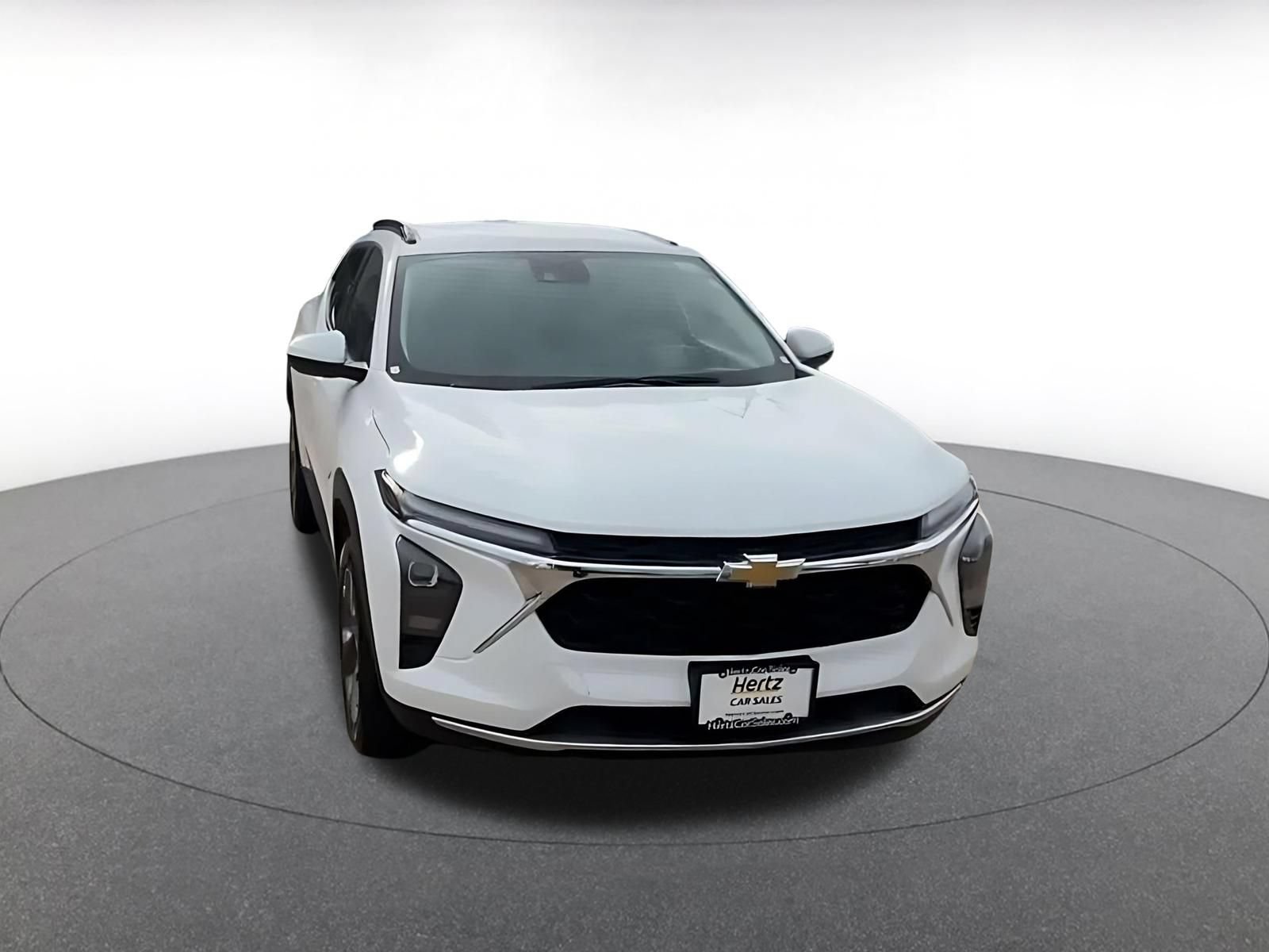Used 2025 Chevrolet Trax LT FWD image 3