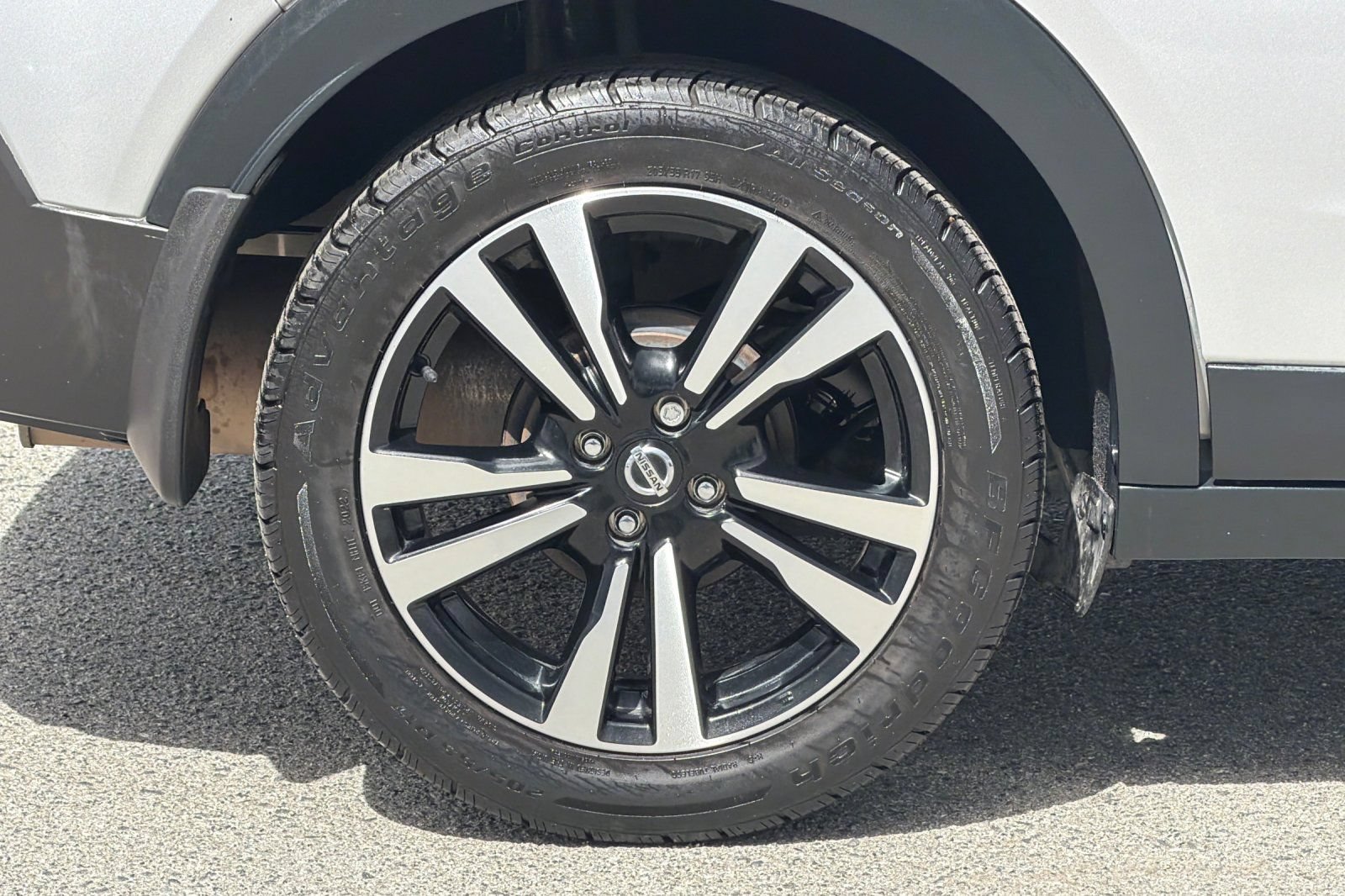 Used 2019 Nissan Kicks SR FWD image 31