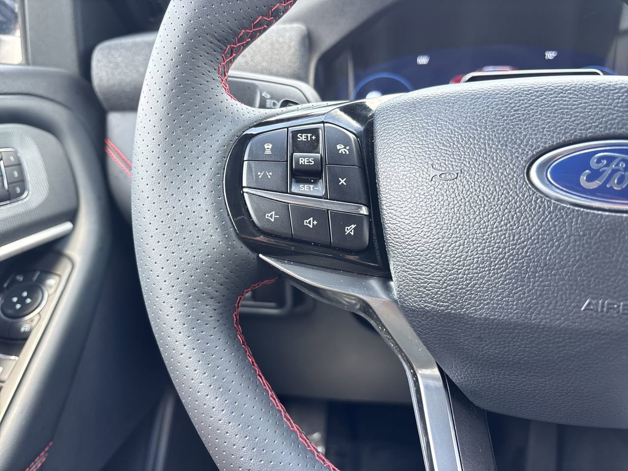 Used 2025 Ford Explorer ST w/ Sun And Sound Package image 30