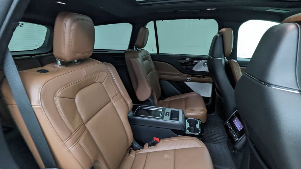 Used 2023 Lincoln Aviator Grand Touring w/ Equipment Group 301A AWD/4WD image 42