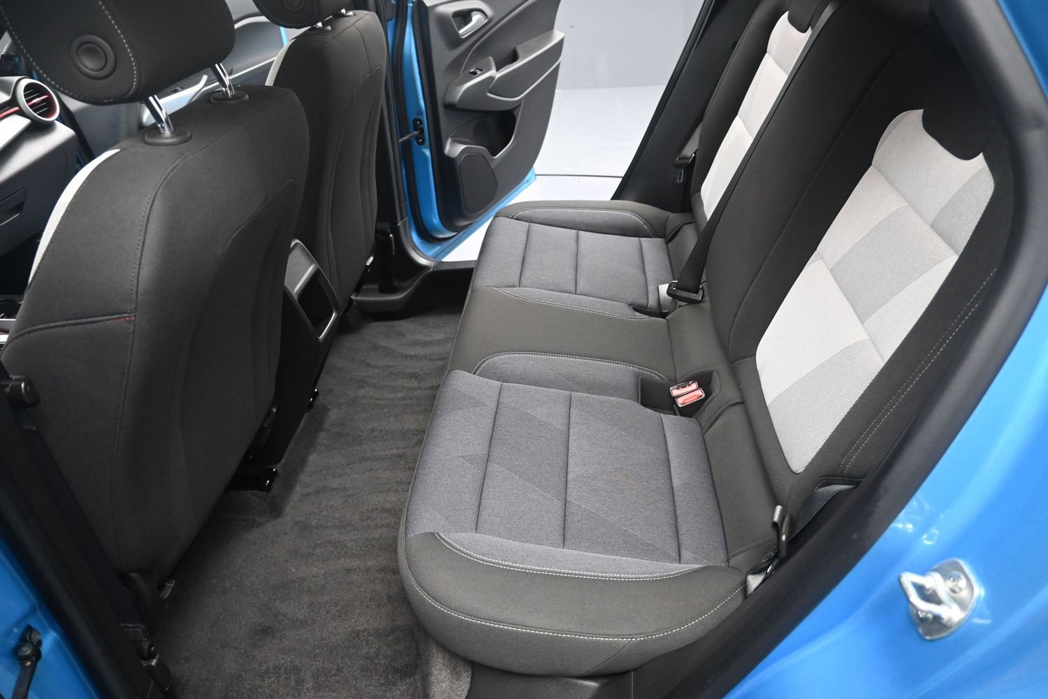 Used 2025 Chevrolet Trax RS w/ Sunroof Package FWD image 34
