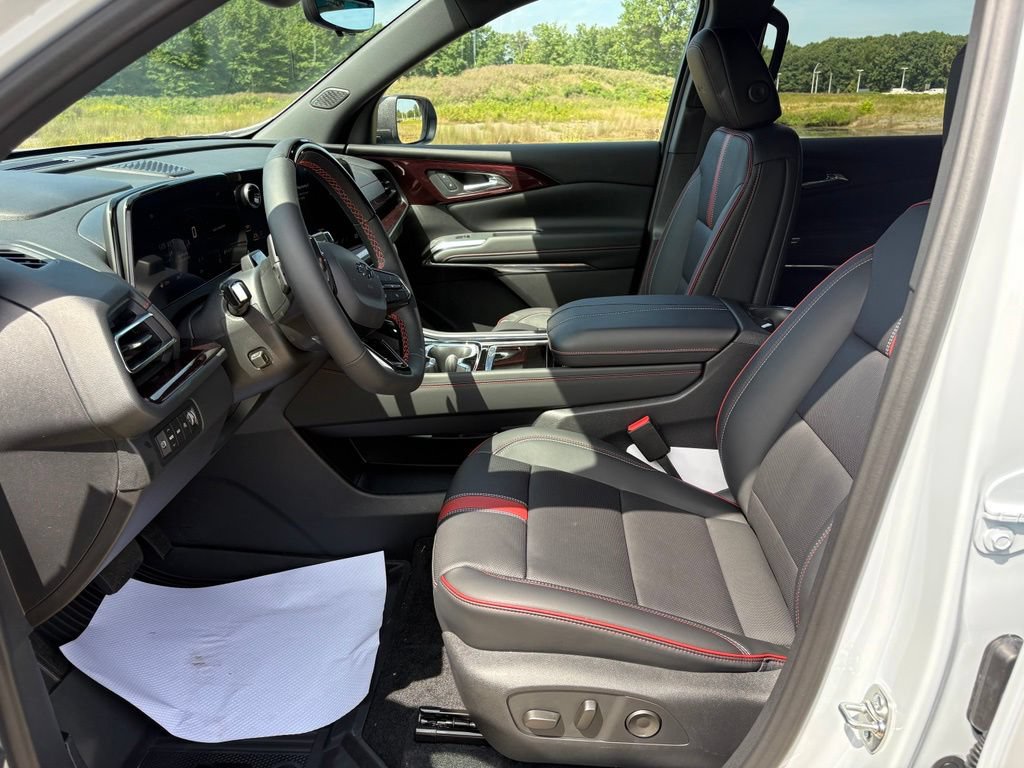 New 2027 Chevrolet Traverse RS w/ LPO, Floor Liner Package AWD/4WD image 16