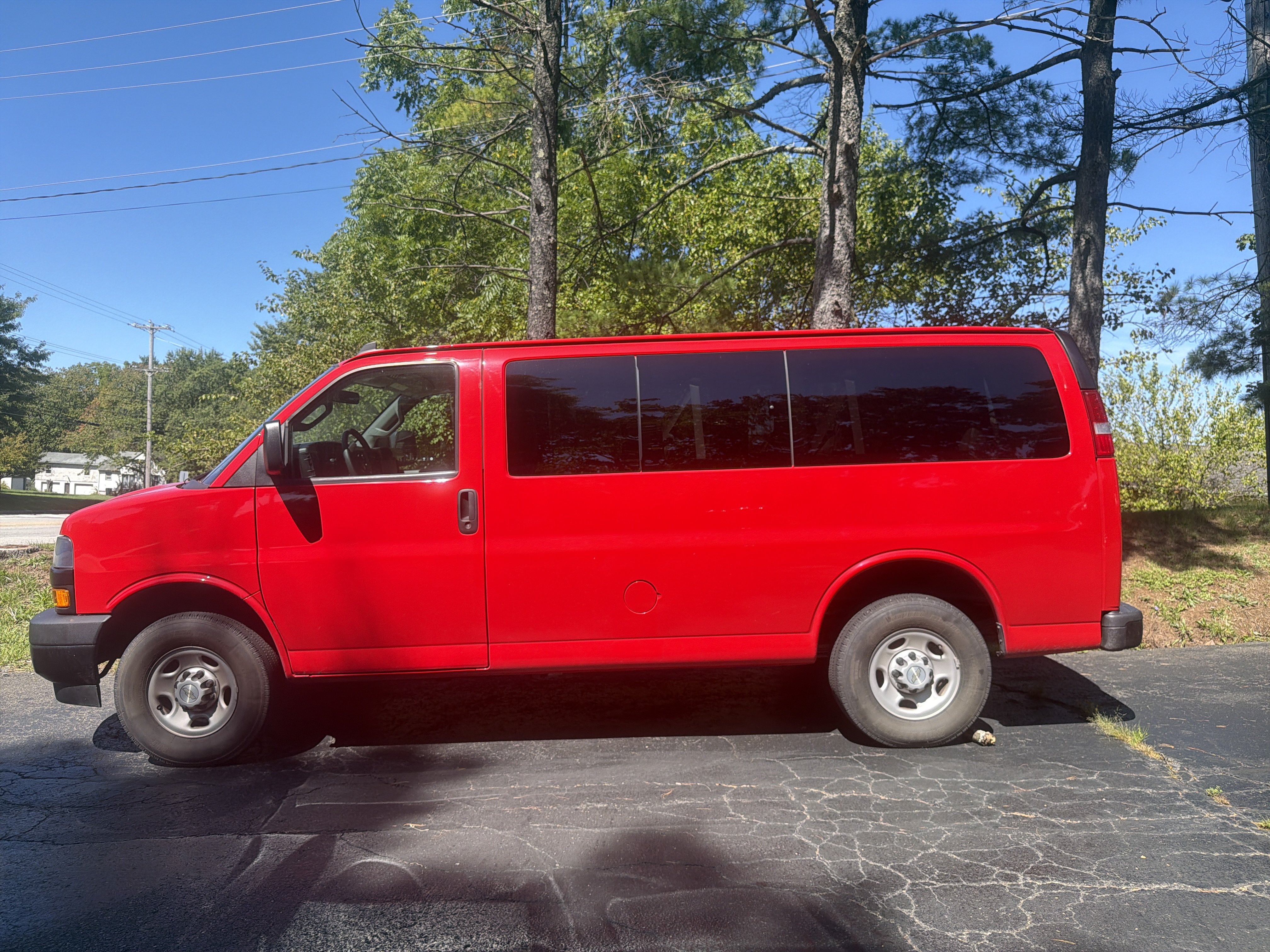 Used 2022 Chevrolet Express 3500 LS RWD image 4
