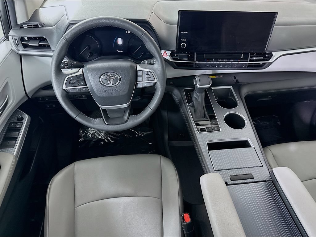 Certified 2025 Toyota Sienna XLE AWD/4WD image 3