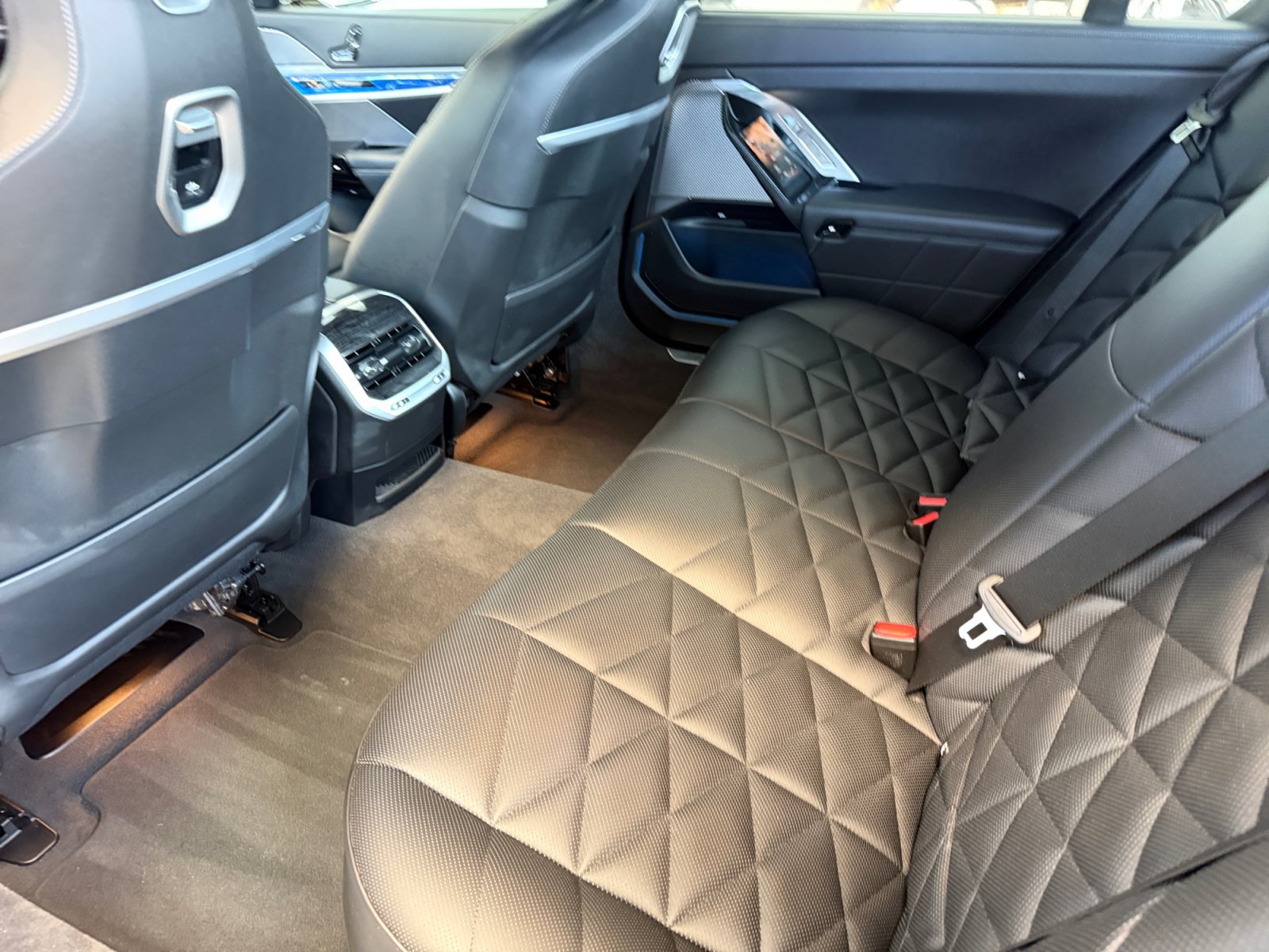Used 2025 BMW 740i xDrive AWD/4WD image 12