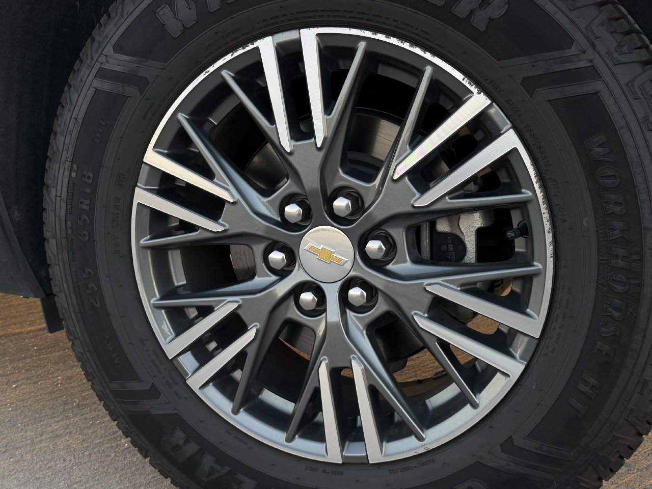 Used 2025 Chevrolet Traverse LT FWD image 9