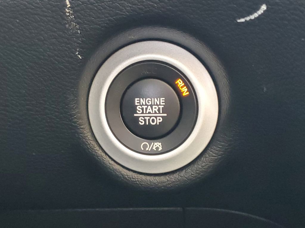 Used 2025 Chrysler Pacifica Select FWD image 30