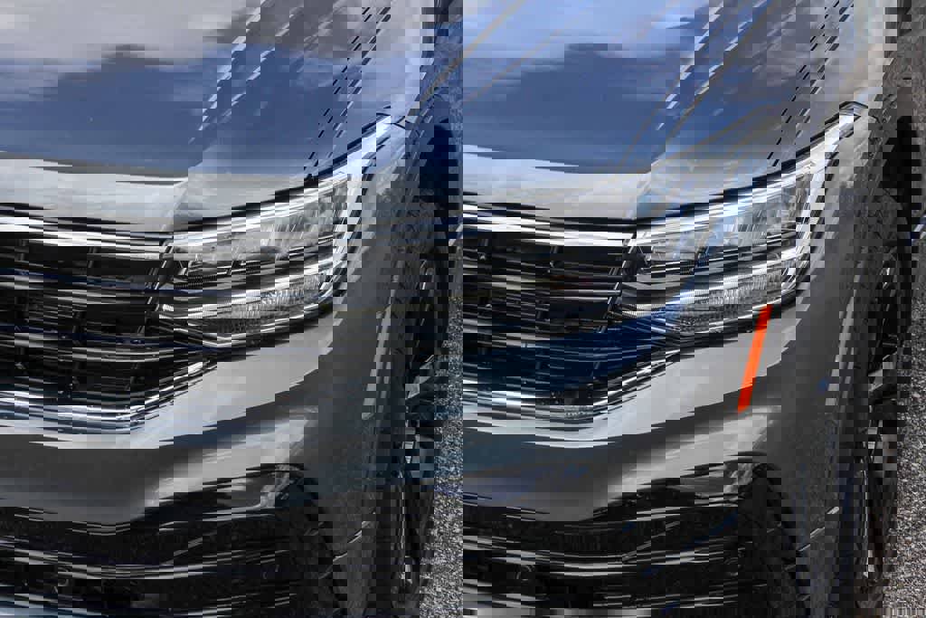 Used 2024 Volkswagen Tiguan SE R-Line image 7