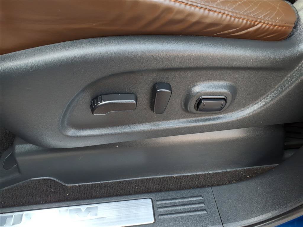 Used 2019 Nissan Titan Platinum Reserve AWD/4WD image 27
