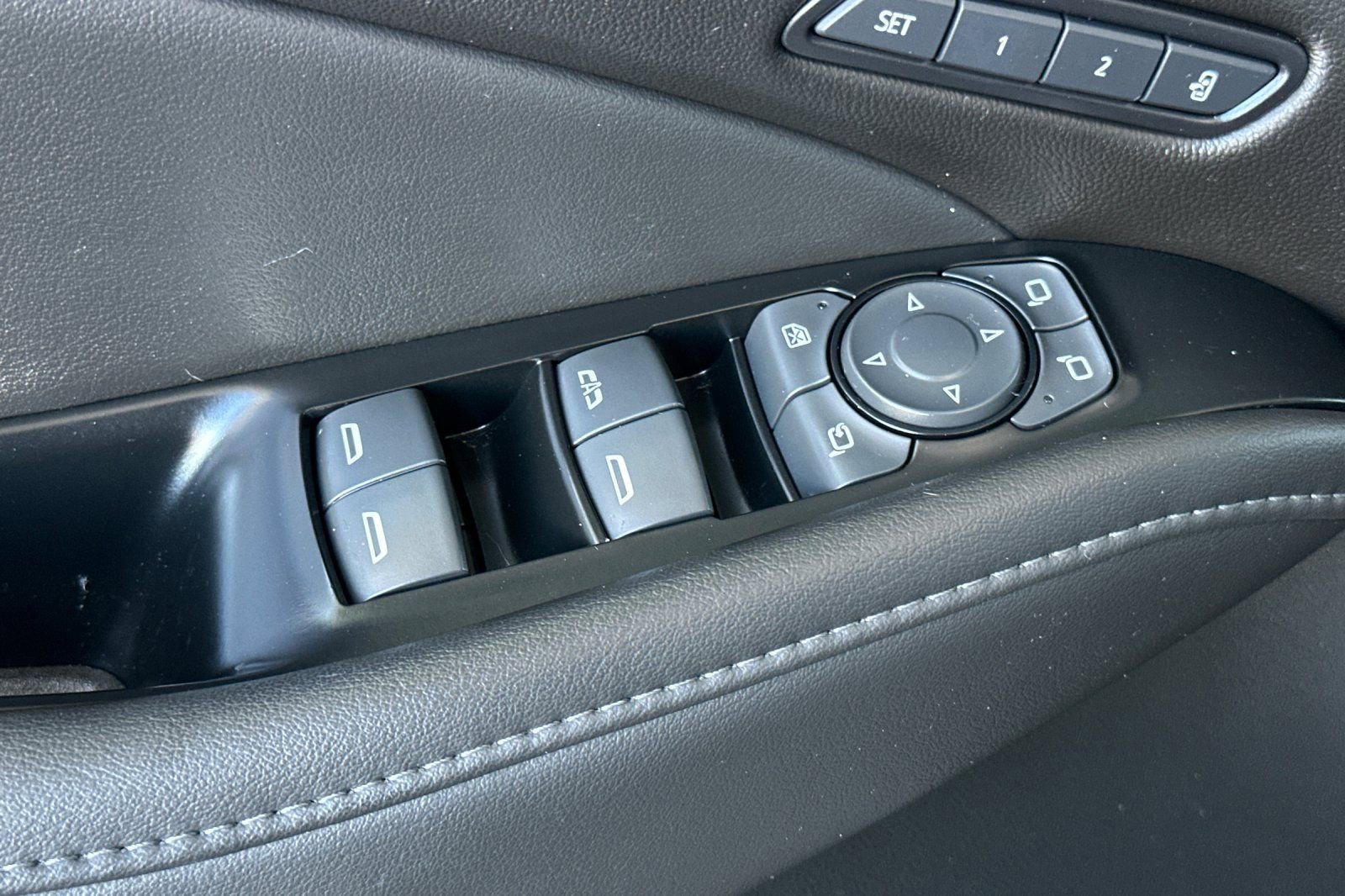 Used 2023 Buick Enclave Avenir w/ Avenir Technology Package image 12