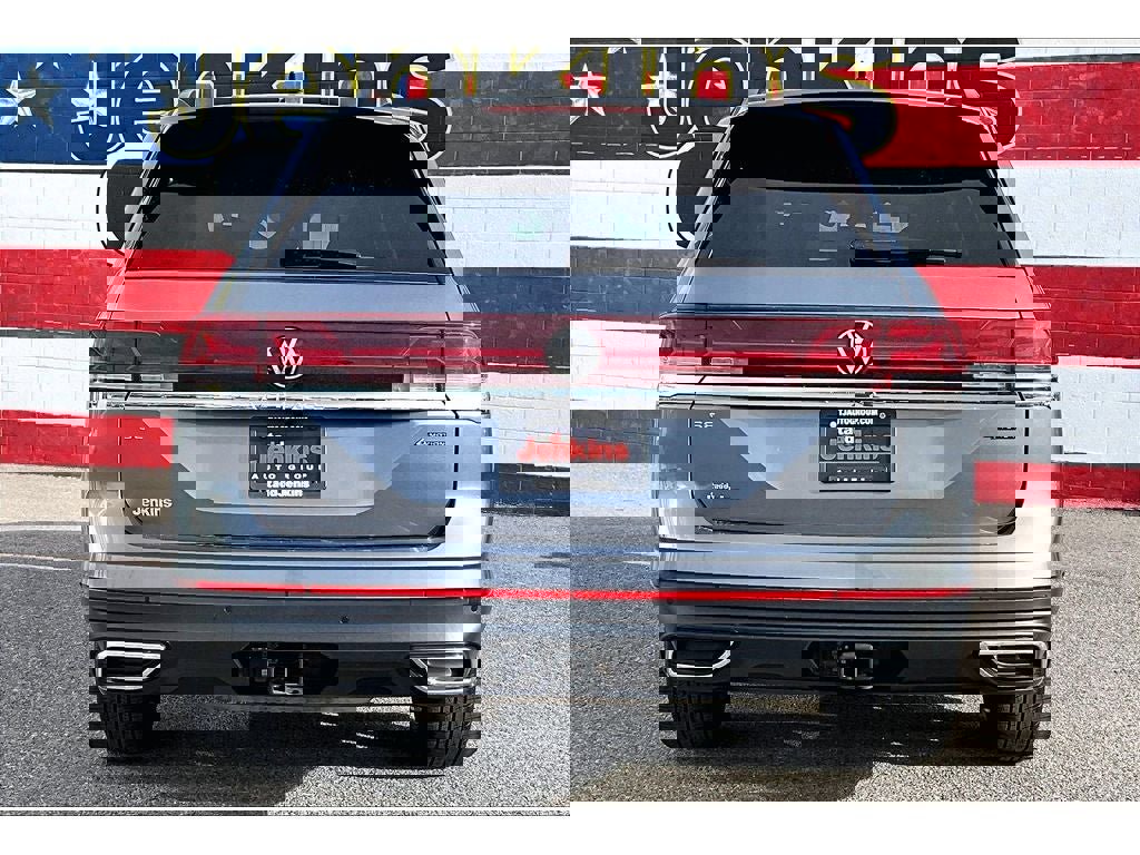 Used 2025 Volkswagen Atlas SE image 4