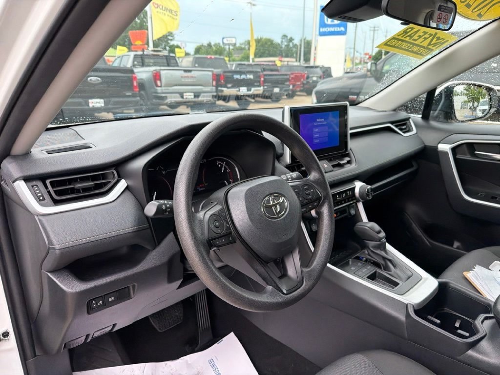 Used 2025 Toyota RAV4 XLE FWD image 15