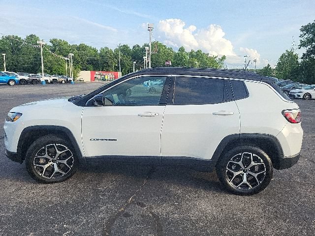 Used 2025 Jeep Compass Limited AWD/4WD image 10